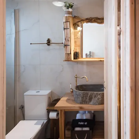 Wooden Oasis In Center Vakantiehuis *