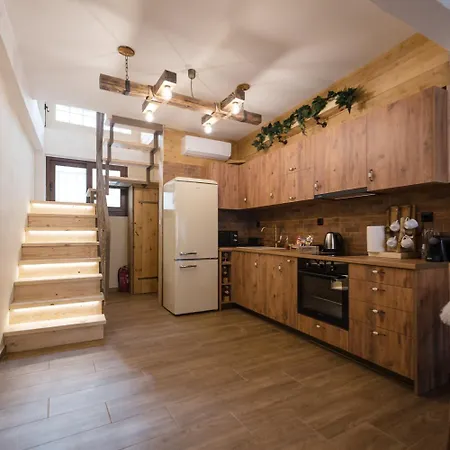 Vakantiehuis Wooden Oasis In Center Volos