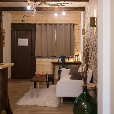 Vakantiehuis Wooden Oasis In Center